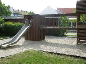 spielplatz1.JPG (27514 Byte)