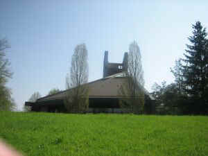aussegnungshalle.jpg (19495 Byte)