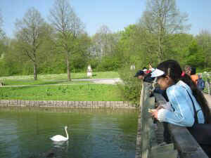 bruecke_kinder.jpg (27193 Byte)