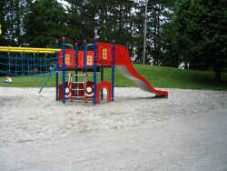 waldheimplatzspielburg.jpg (21083 Byte)