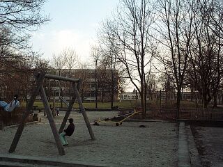 spielplatz.jpg (26450 Byte)