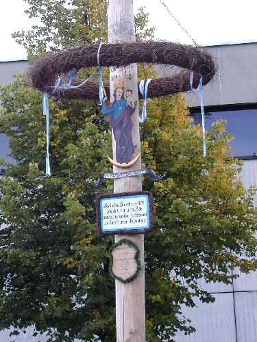 maibaum_neuaubing_01.jpg (203716 Byte)